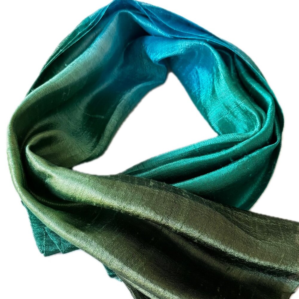 Gorgeous Raw Silk Handwoven Scarf / Shawl Emerald Green Ombré - Picture 5 of 6